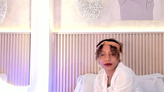 Snapshot of daiana_curly chatting on September 2025 08:01:02 PM daiana curly online show from September 2025 08:01:02 PM