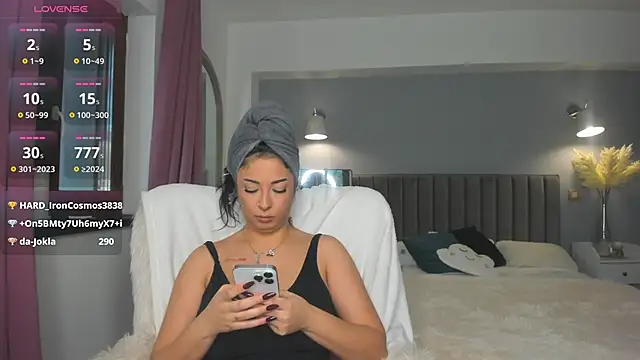 Snapshot of Awesome_Jolie chatting on November 2025 06:46:01 AM Awesome Jolie online show from November 2025 06:46:01 AM