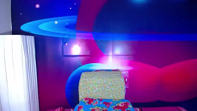 Snapshot of Cristalxxts chatting on February 2025 04:51:01 PM Cristalxxts online show from February 2025 04:51:01 PM