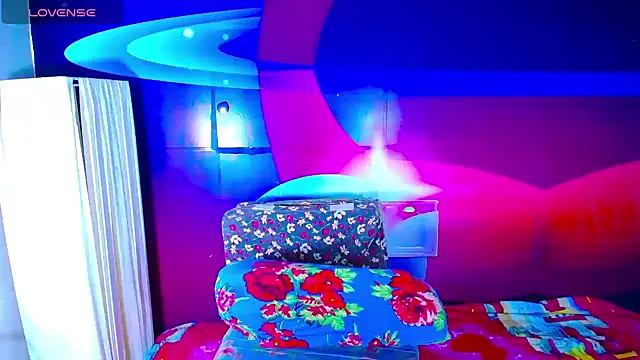 Snapshot of Cristalxxts chatting on September 2025 10:02:02 PM Cristalxxts online show from September 2025 10:02:02 PM