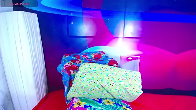 Snapshot of Cristalxxts chatting on October 2025 06:30:02 PM Cristalxxts online show from October 2025 06:30:02 PM