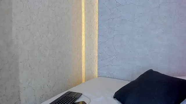 aprilalen online show from February 2025 06:51:01 AM