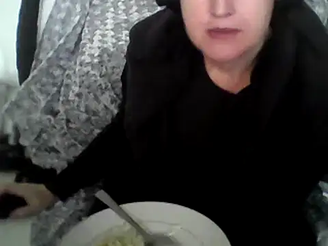 Snapshot of DragoneSFR chatting on February 2025 04:00:02 PM DragoneSFR online show from February 2025 04:00:02 PM