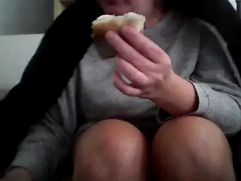 Snapshot of DragoneSFR chatting on February 2025 04:24:02 PM DragoneSFR online show from February 2025 04:24:02 PM