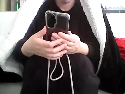 Snapshot of DragoneSFR chatting on March 2025 08:45:01 AM DragoneSFR online show from March 2025 08:45:01 AM