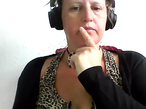 Snapshot of DragoneSFR chatting on March 2025 09:56:01 AM DragoneSFR online show from March 2025 09:56:01 AM