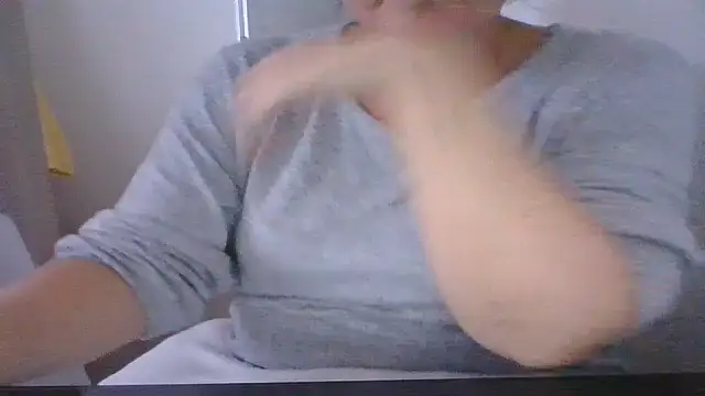 Snapshot of DragoneSFR chatting on September 2025 03:47:01 PM DragoneSFR online show from September 2025 03:47:01 PM