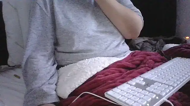 Snapshot of DragoneSFR chatting on October 2025 06:00:01 AM DragoneSFR online show from October 2025 06:00:01 AM