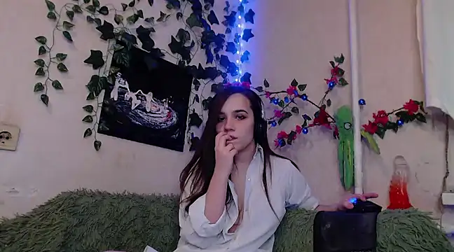 Tiny Witch online show from January 2025 11:02:02 PM