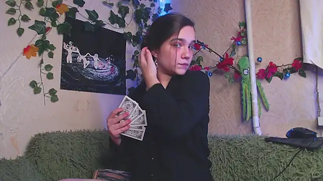 Tiny Witch online show from November 2025 10:31:02 PM