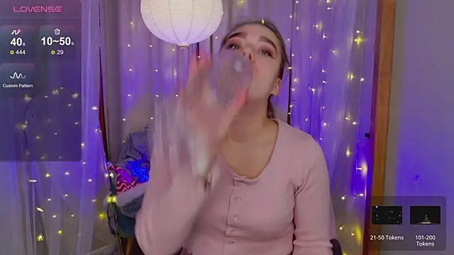 Snapshot of LovelyJessie chatting on December 2024 07:54:01 PM LovelyJessie online show from December 2024 07:54:01 PM