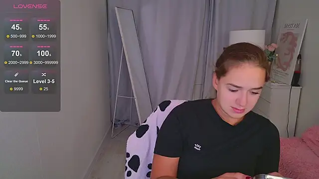 LovelyJessie online show from April 2026 02:12:01 PM