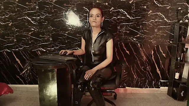 Snapshot of Julieta_Wall_ chatting on September 2025 10:31:01 PM Julieta Wall online show from September 2025 10:31:01 PM