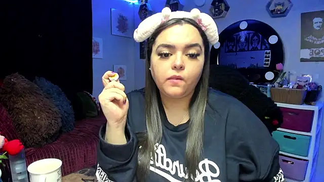 Snapshot of Luise_Meyrink chatting on March 2026 03:01:01 AM Luise Meyrink online show from March 2026 03:01:01 AM