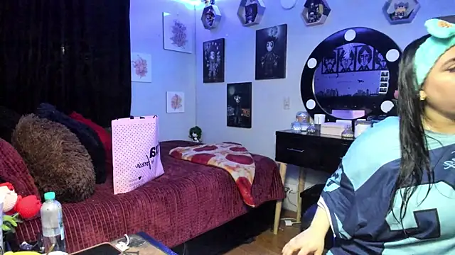 Snapshot of Luise_Meyrink chatting on April 2026 04:35:01 AM Luise Meyrink online show from April 2026 04:35:01 AM