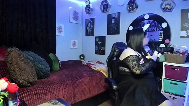 Snapshot of Luise_Meyrink chatting on April 2026 04:57:02 AM Luise Meyrink online show from April 2026 04:57:02 AM