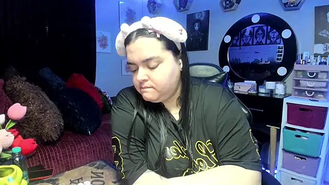 Snapshot of Luise_Meyrink chatting on April 2026 04:51:01 AM Luise Meyrink online show from April 2026 04:51:01 AM