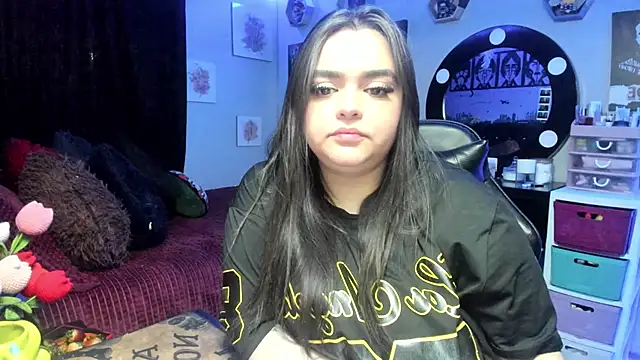 Snapshot of Luise_Meyrink chatting on April 2026 02:40:02 AM Luise Meyrink online show from April 2026 02:40:02 AM