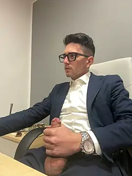 Snapshot of masterboss_ chatting on January 2025 12:39:01 PM masterboss  online show from January 2025 12:39:01 PM