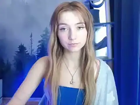 Snapshot of LuciaYoung chatting on January 2025 10:22:01 AM LuciaYoung online show from January 2025 10:22:01 AM