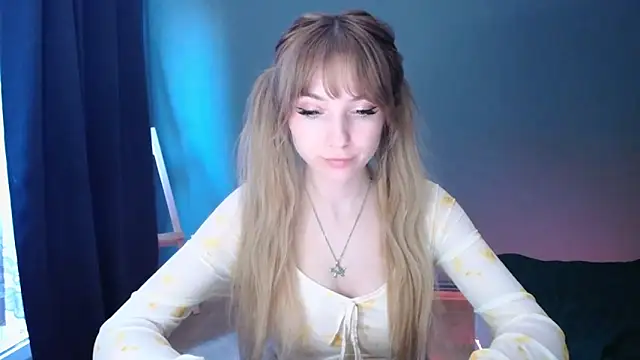 Snapshot of LuciaYoung chatting on February 2025 04:16:02 PM LuciaYoung online show from February 2025 04:16:02 PM
