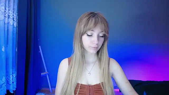 Snapshot of LuciaYoung chatting on March 2025 10:21:02 PM LuciaYoung online show from March 2025 10:21:02 PM