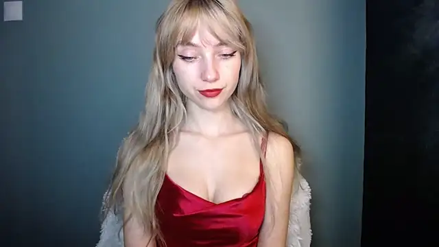 LuciaYoung online show from November 2025 07:35:02 PM