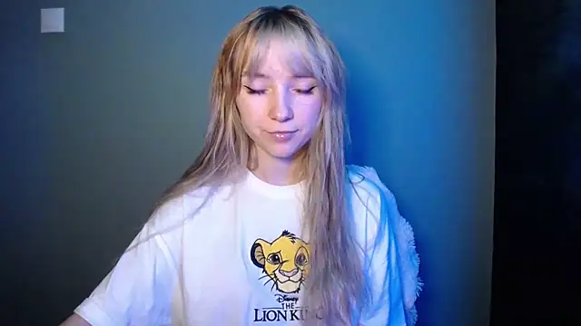 LuciaYoung online show from November 2025 01:35:02 PM