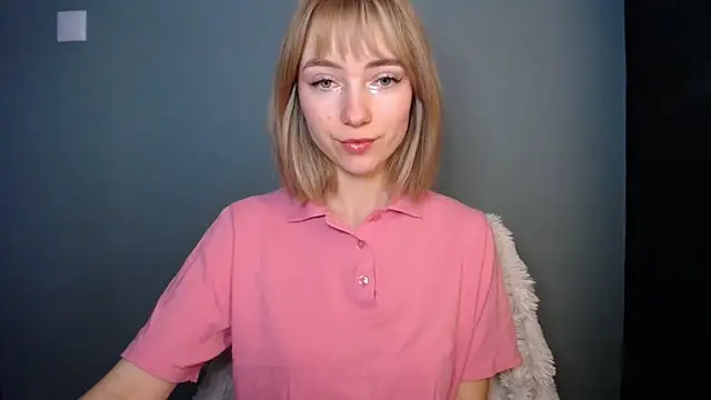 LuciaYoung online show from February 2026 01:18:02 PM