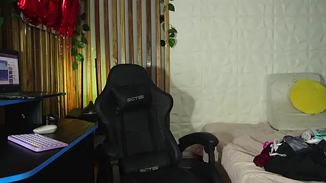 Snapshot of argiee_taylorxs2 chatting on February 2025 03:19:01 AM argiee taylorxs2 online show from February 2025 03:19:01 AM