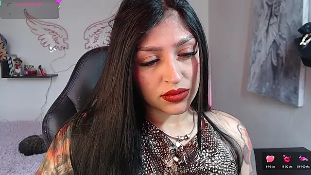 MissDennise online show from October 2025 04:55:01 PM