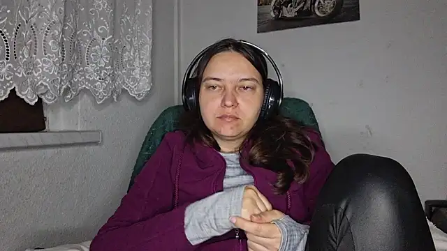 Snapshot of Cyndee_Winter chatting on April 2026 07:59:01 PM Cyndee Winter online show from April 2026 07:59:01 PM