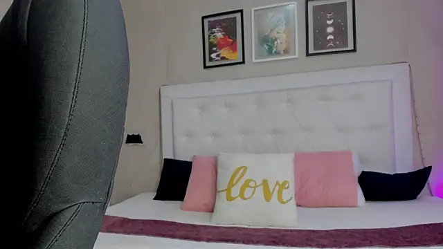 Snapshot of emma__smith1 chatting on March 2026 11:48:02 AM emma smith1 online show from March 2026 11:48:02 AM