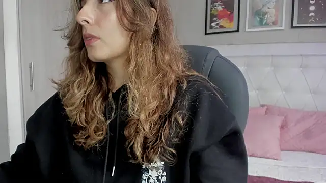 Snapshot of emma__smith1 chatting on March 2026 12:22:01 PM emma smith1 online show from March 2026 12:22:01 PM