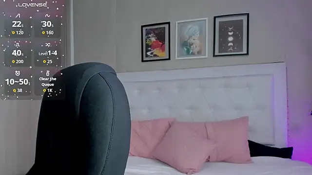 Snapshot of emma__smith1 chatting on March 2026 12:44:02 PM emma smith1 online show from March 2026 12:44:02 PM