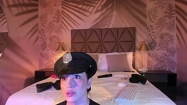 LIAH IZUMI online show from September 2025 01:23:02 PM