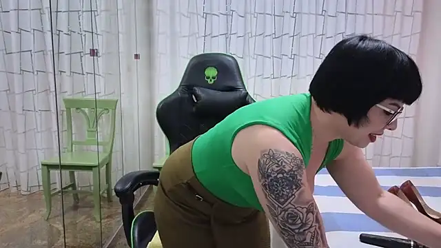   Nina online show from February 2025 01:17:02 PM