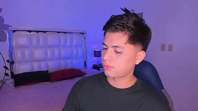 Niicky1  online show from January 2025 08:42:01 PM