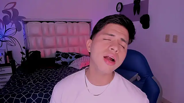 Niicky1  online show from January 2025 08:30:01 PM