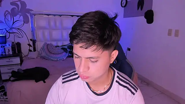 Niicky1  online show from January 2025 10:01:01 PM