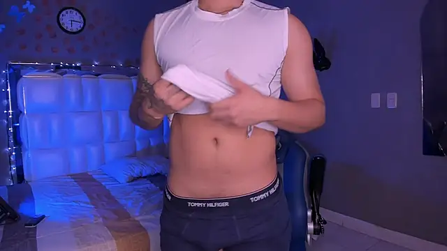 Niicky1  online show from November 2025 02:05:02 PM