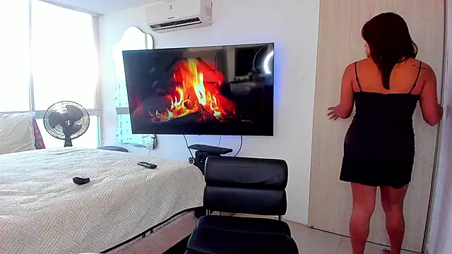 AbrilStivenson  online show from March 2026 10:45:01 PM