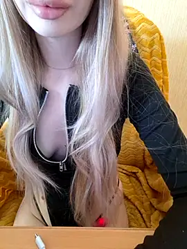 Snapshot of Elza_kom chatting on March 2026 04:20:02 AM Elza kom online show from March 2026 04:20:02 AM