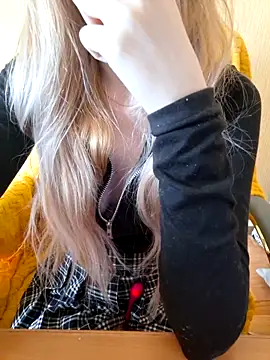 Snapshot of Elza_kom chatting on March 2026 06:50:01 AM Elza kom online show from March 2026 06:50:01 AM