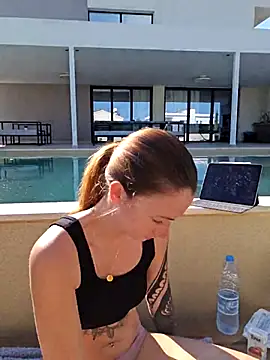 Laurahorney xo online show from March 2025 01:01:01 PM