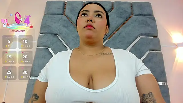 LucciaPorter online show from November 2025 09:37:01 PM