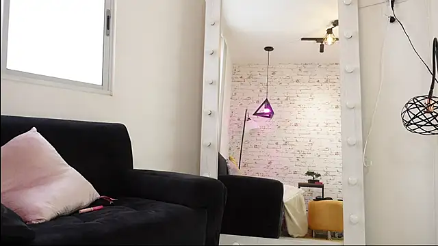 Sofhia cruz online show from February 2026 08:05:02 PM