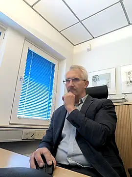 tom-swede online show from October 2025 02:05:02 PM