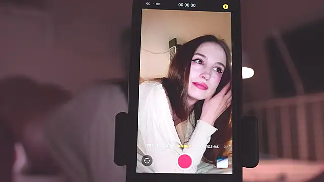 Snapshot of NeonShine chatting on October 2025 05:58:02 AM NeonShine online show from October 2025 05:58:02 AM