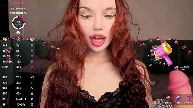 PrettyLilie online show from December 2025 12:12:01 PM